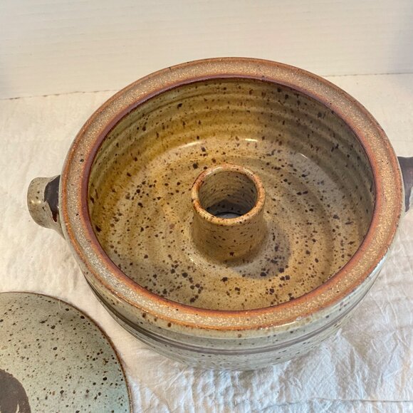 Handcrafted Stoneware Bundt Cake Pan With Lid Speckled Beige & Brown Finish Circ - Picture 3 of 13